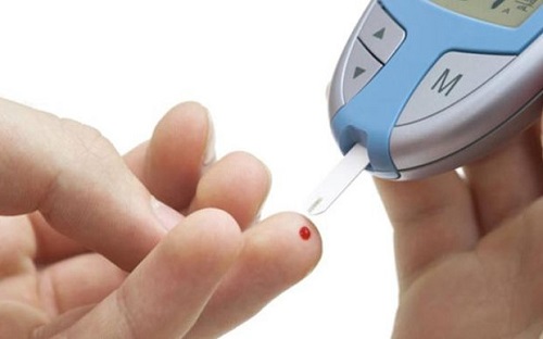 Lấy máu không đau với máy đo đường huyết tại nhà