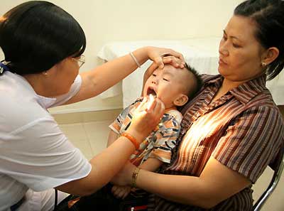 Máy xông mũi họng: dễ dùng nhưng cũng dễ mang… họa