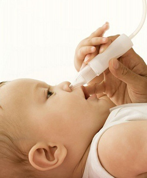 Mùa viêm mũi lại đến, có nên dùng máy xông mũi họng cho con?