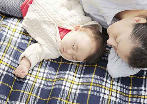 Mùa viêm mũi lại đến, có nên dùng máy xông mũi họng cho con?